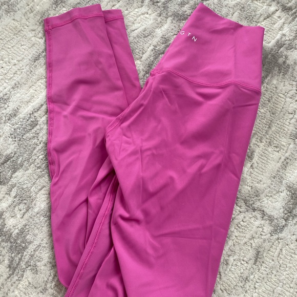 NVGTN signature 2.0 leggings - wild berry (size small) - Picture 2 of 2